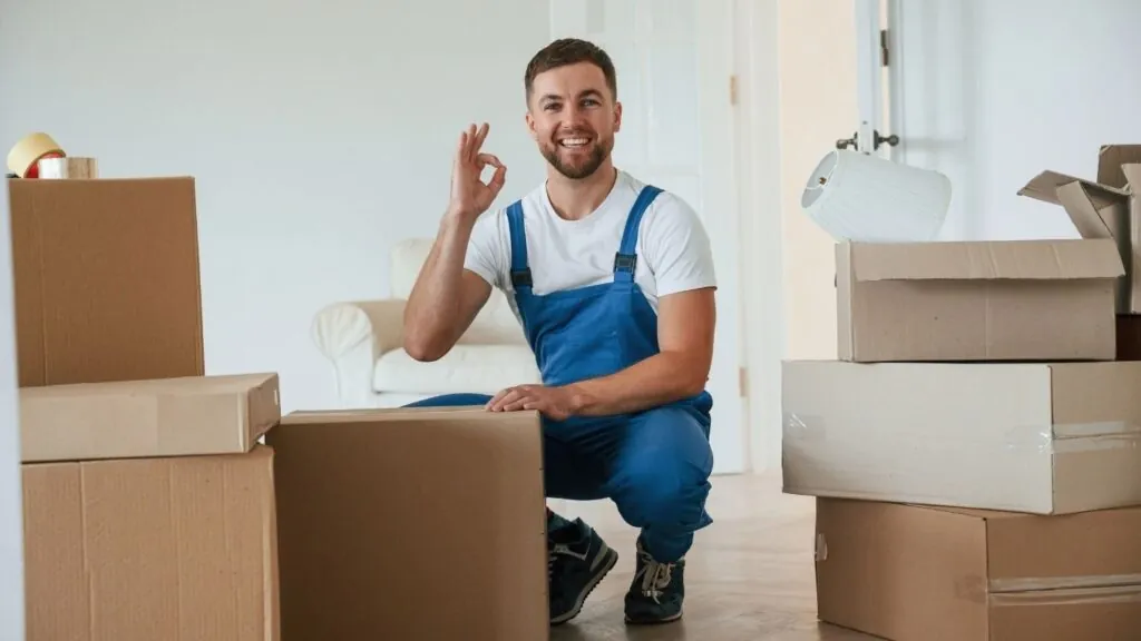Empresa de Mudanças no Floresta BH: carregador de mudança